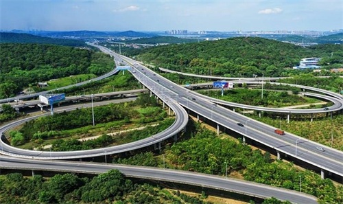 卧龙钢筋套筒应用于高速公路